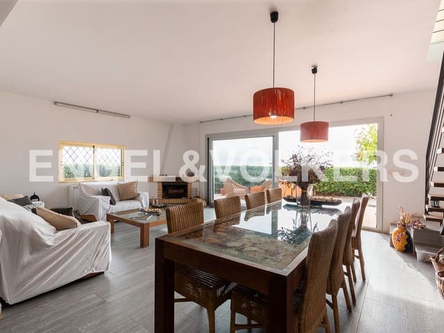 5 bedroom Villa for sale in Vinaròs with garage - € 630,000 (Ref: 8239519)