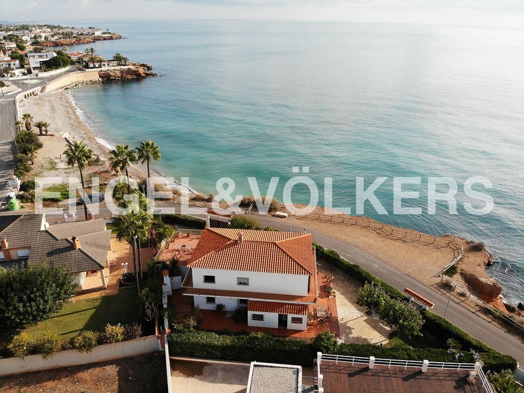 5 bedroom Villa for sale in Vinaros with garage - € 630,000 (Ref: 8239519)