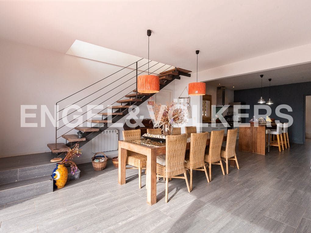 5 bedroom Villa for sale in Vinaros with garage - € 630,000 (Ref: 8239519)
