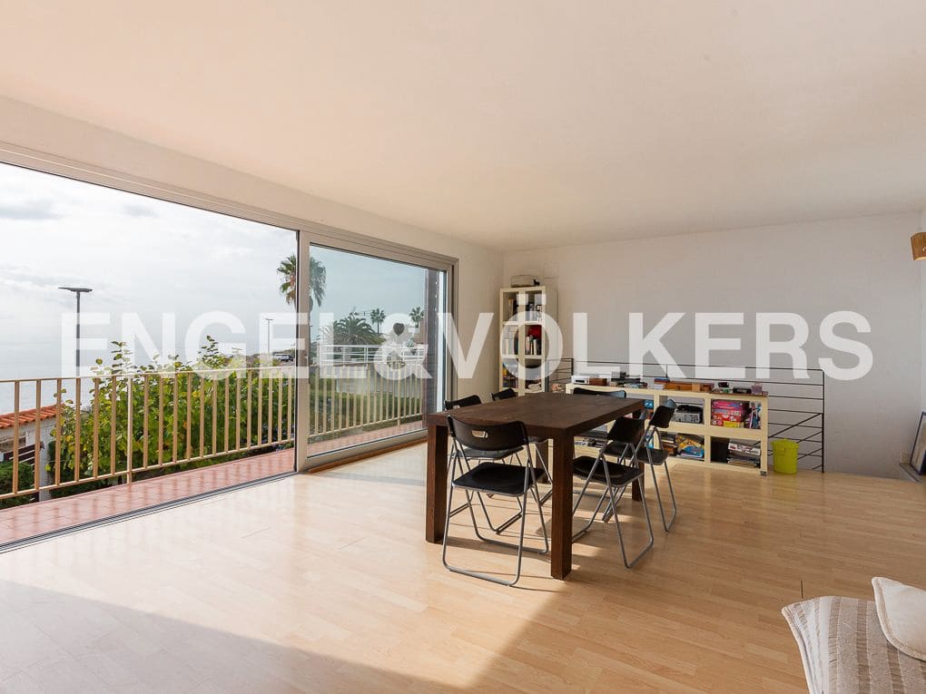 5 bedroom Villa for sale in Vinaros with garage - € 630,000 (Ref: 8239519)