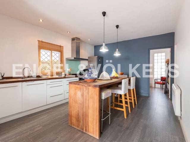 5 bedroom Villa for sale in Vinaròs with garage - € 630,000 (Ref: 8239519)
