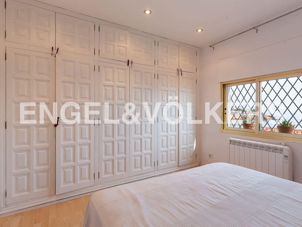 5 bedroom Villa for sale in Vinaros with garage - € 630,000 (Ref: 8239519)
