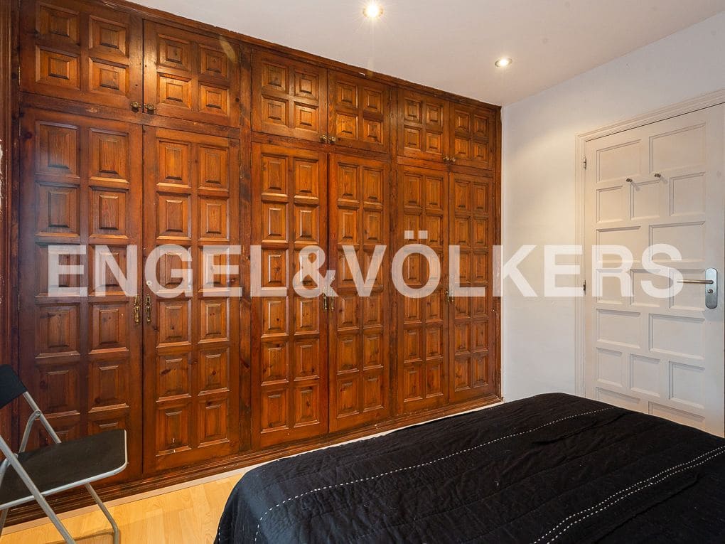 5 bedroom Villa for sale in Vinaros with garage - € 630,000 (Ref: 8239519)