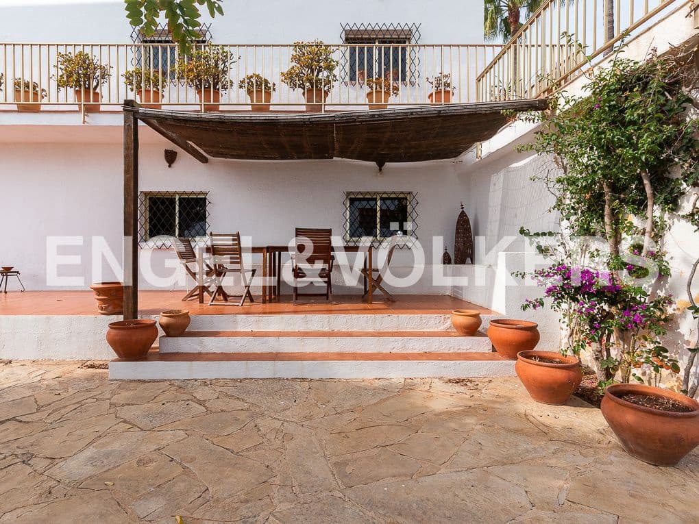 5 bedroom Villa for sale in Vinaros with garage - € 630,000 (Ref: 8239519)