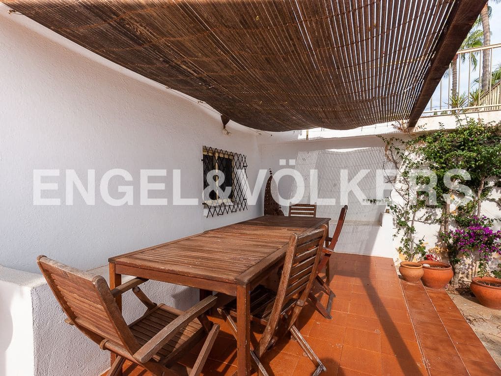 5 bedroom Villa for sale in Vinaros with garage - € 630,000 (Ref: 8239519)