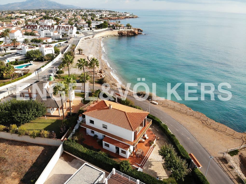 5 bedroom Villa for sale in Vinaros with garage - € 630,000 (Ref: 8239519)