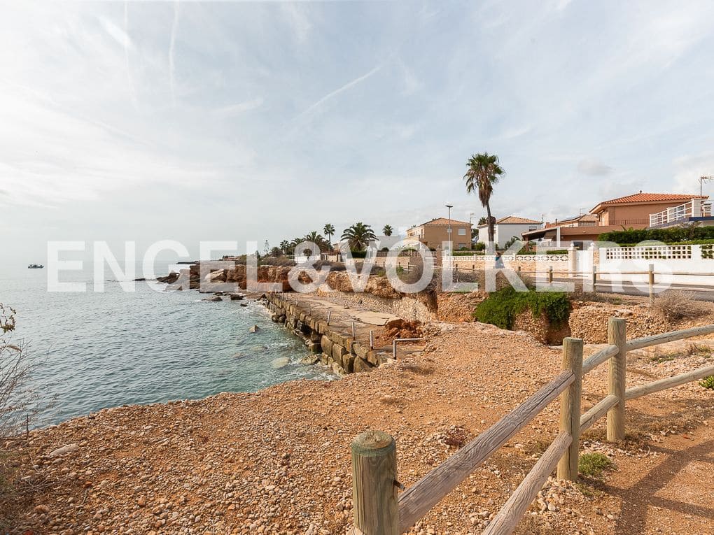 5 bedroom Villa for sale in Vinaros with garage - € 630,000 (Ref: 8239519)