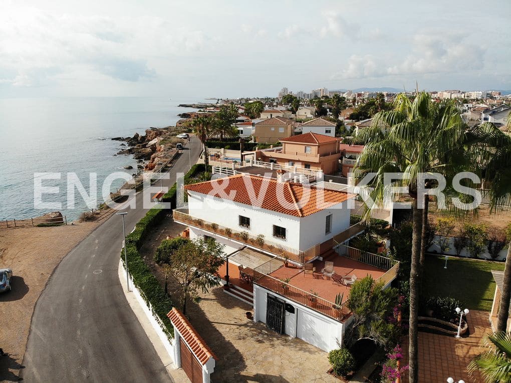 5 bedroom Villa for sale in Vinaros with garage - € 630,000 (Ref: 8239519)