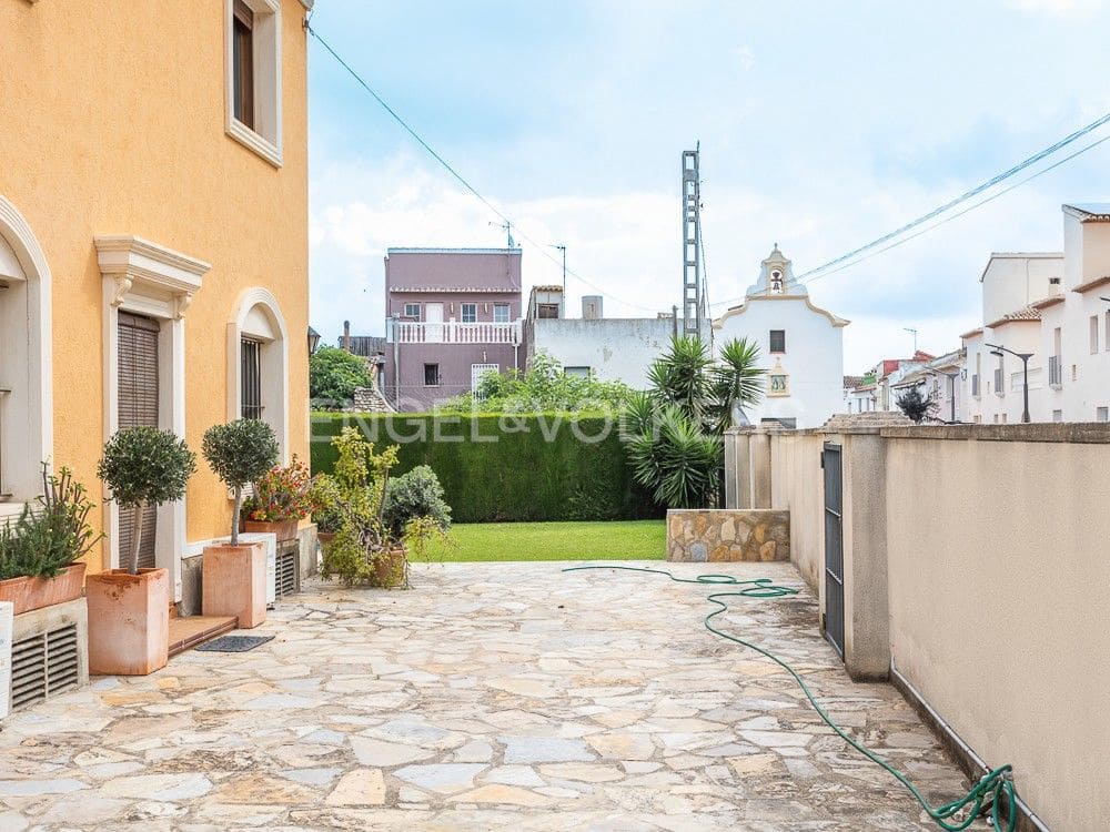 4 bedroom Villa for sale in Ondara with pool garage - € 600,000 (Ref: 8239524)