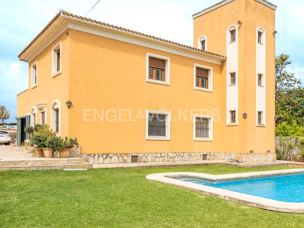 4 bedroom Villa for sale in Ondara with pool garage - € 600,000 (Ref: 8239524)