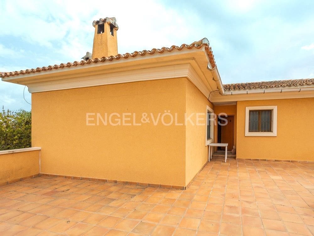 4 bedroom Villa for sale in Ondara with pool garage - € 600,000 (Ref: 8239524)