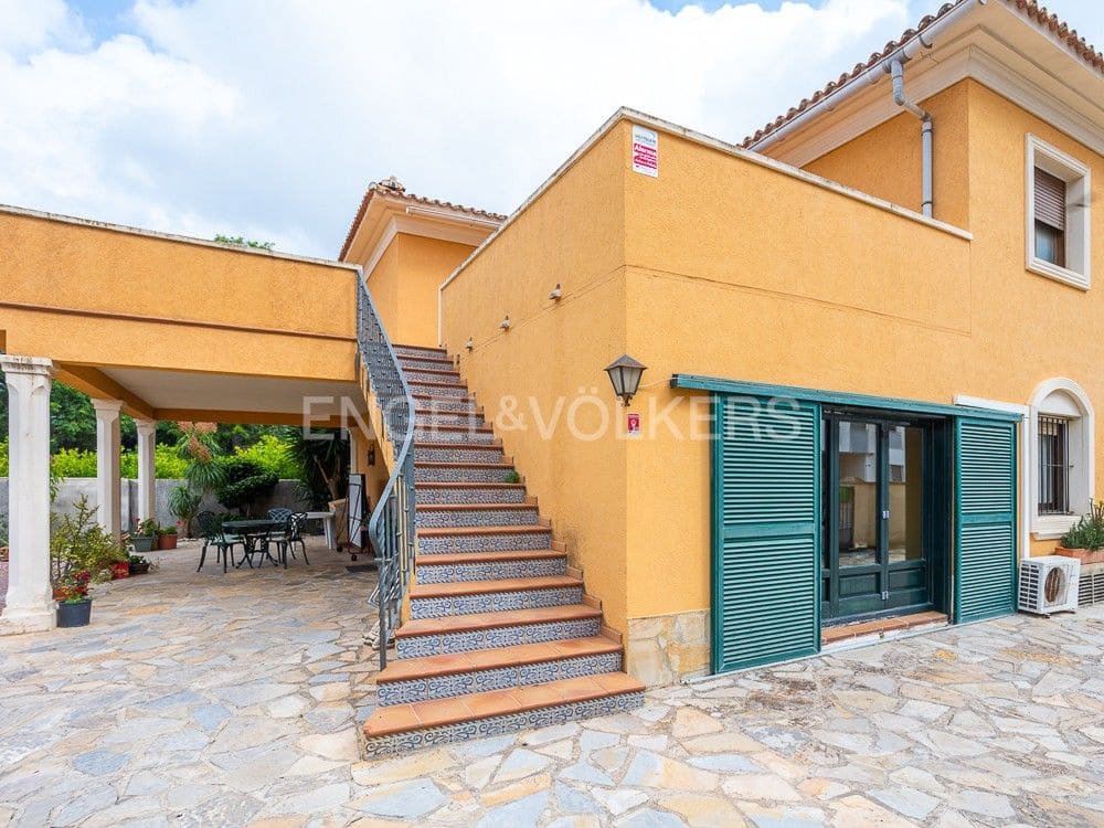 4 bedroom Villa for sale in Ondara with pool garage - € 600,000 (Ref: 8239524)
