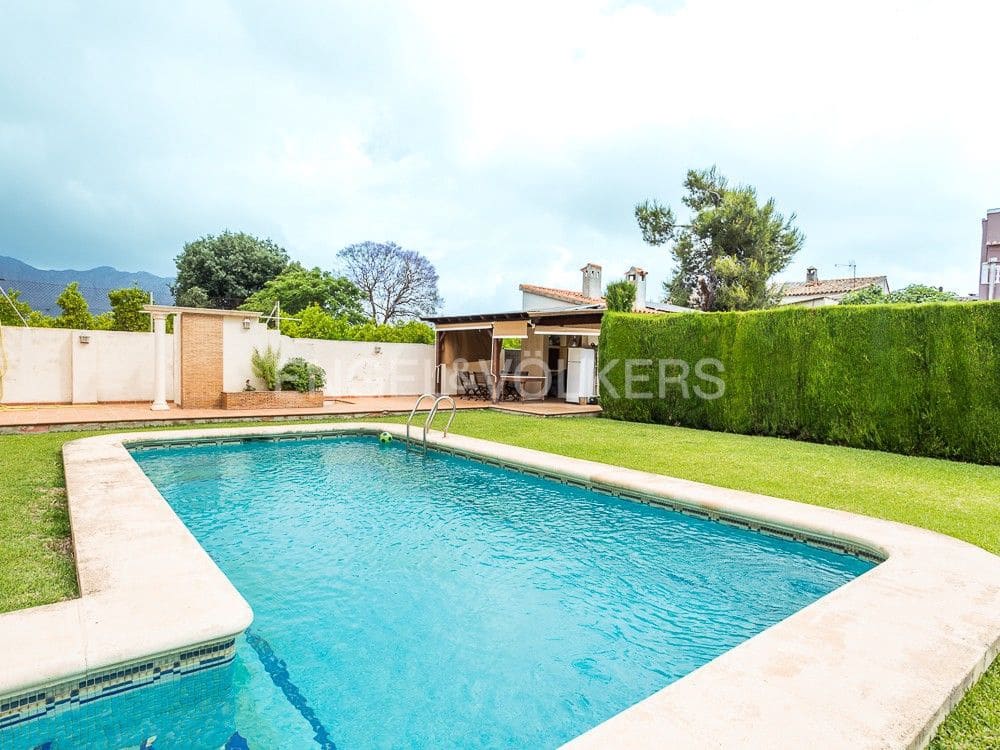 4 bedroom Villa for sale in Ondara with pool garage - € 600,000 (Ref: 8239524)