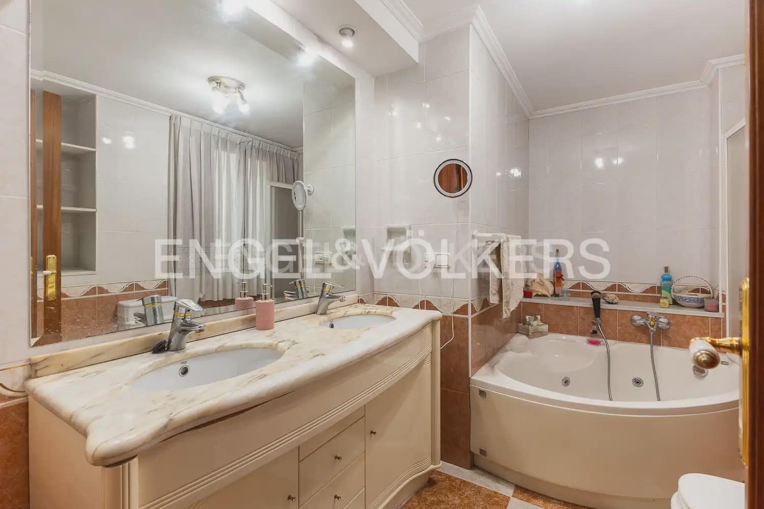 6 soveværelse Lejlighed til salg i Valencia by med garage - € 900.000 (Ref: 9079890)