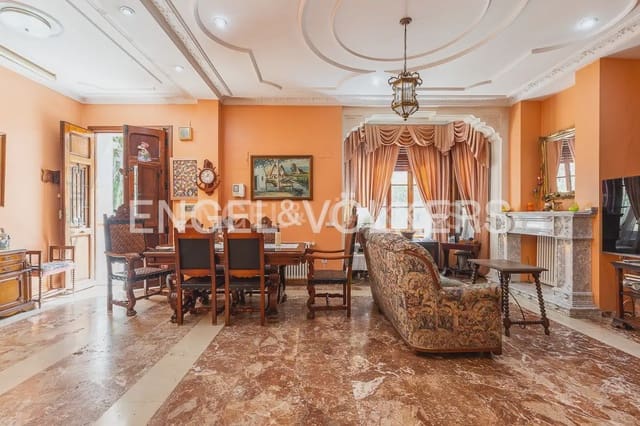 6 soveværelse Lejlighed til salg i Patraix, Valencia by med garage - € 900.000 (Ref: 9079890)