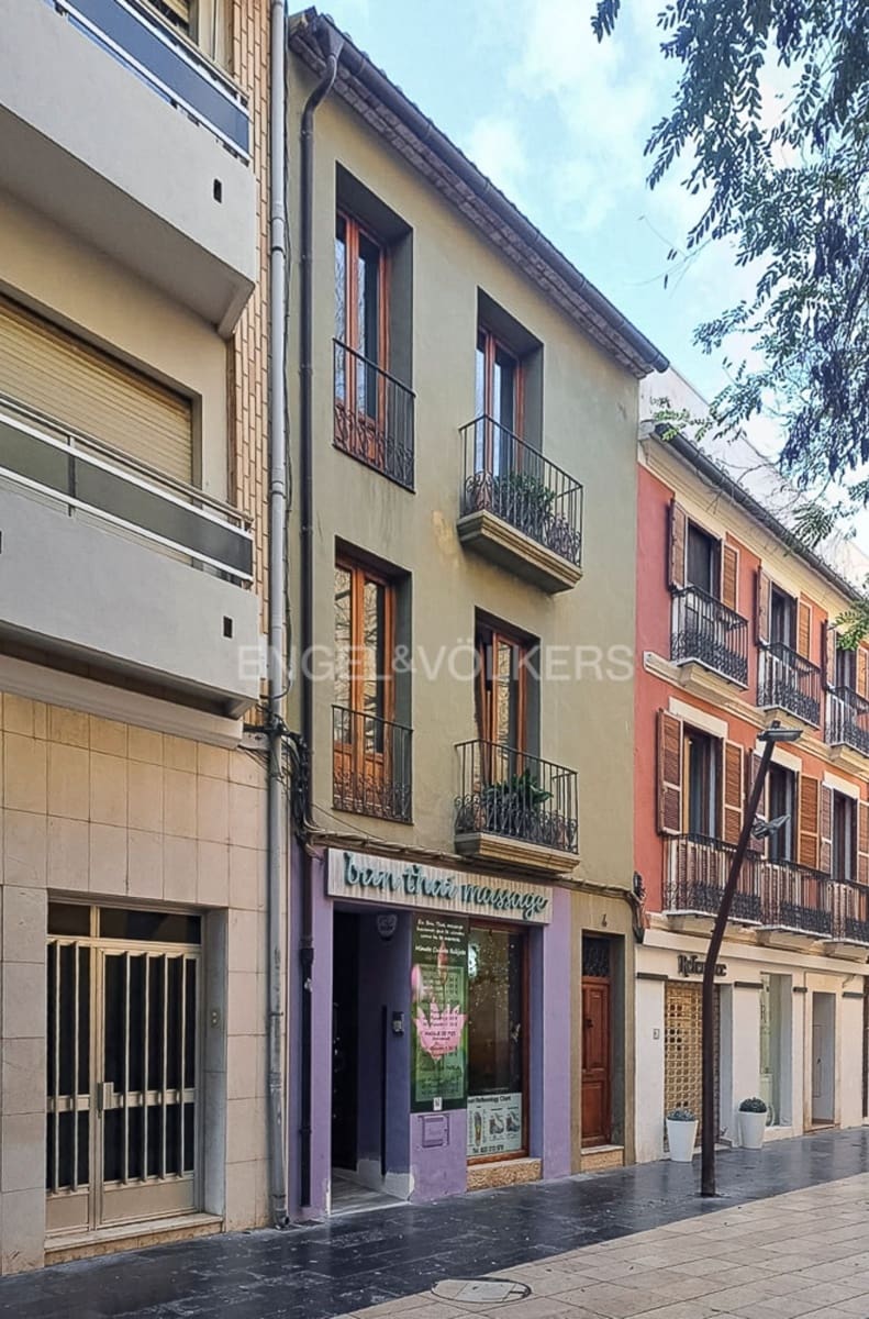Casa de 4 habitaciones en Dénia en venta - 456.000 € (Ref: 9079941)