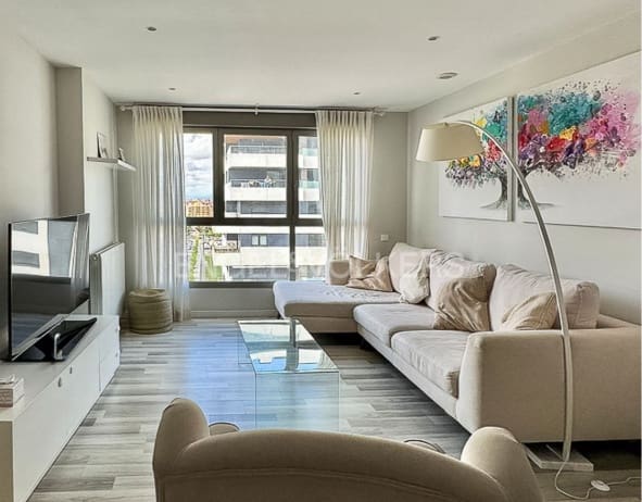 3 soveværelse Lejlighed til leje i Ciutat de les Arts i de les Ciencies, Valencia by med swimmingpool - € 4.000 (Ref: 9079945)