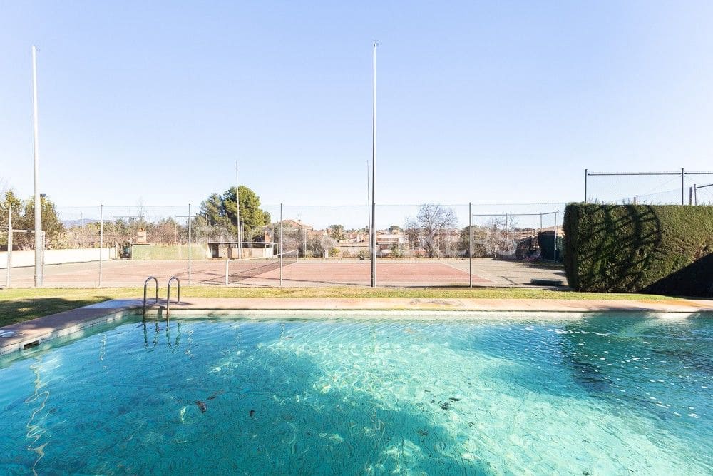 6 bedroom Villa for sale in La Pobla de Vallbona with pool garage - € 990,000 (Ref: 9080017)