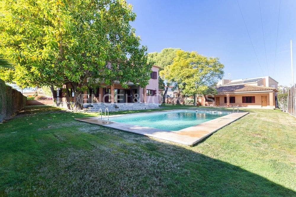 6 bedroom Villa for sale in La Pobla de Vallbona with pool garage - € 990,000 (Ref: 9080017)