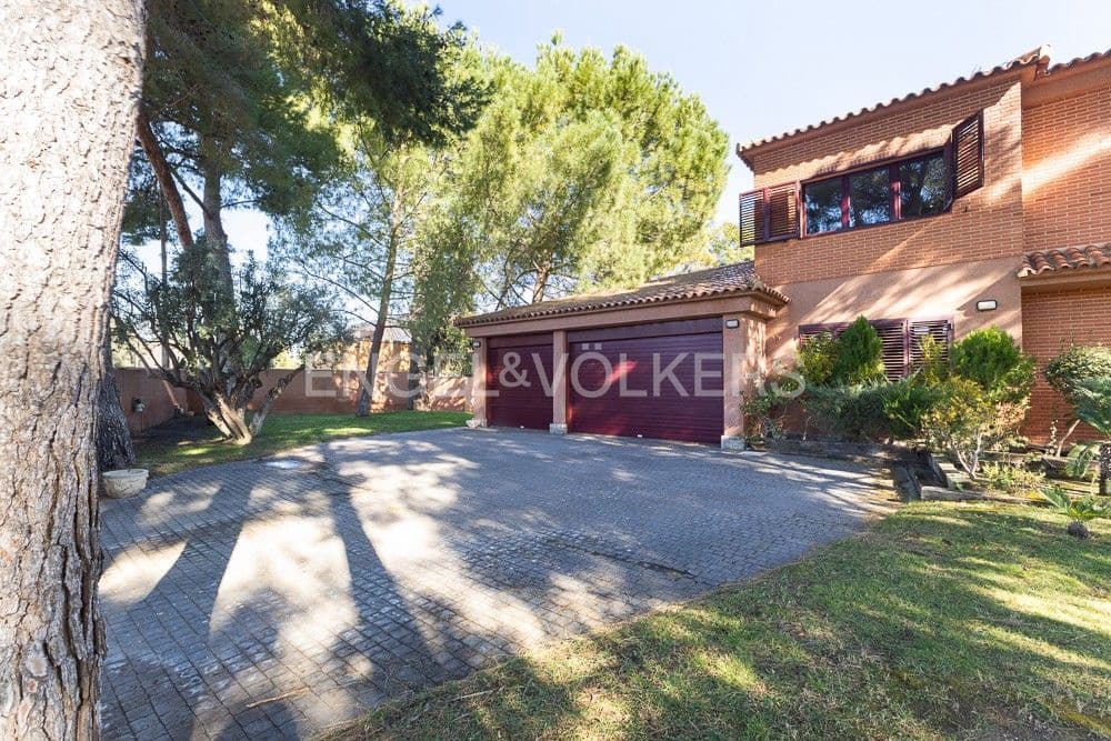 6 bedroom Villa for sale in La Pobla de Vallbona with pool garage - € 990,000 (Ref: 9080017)