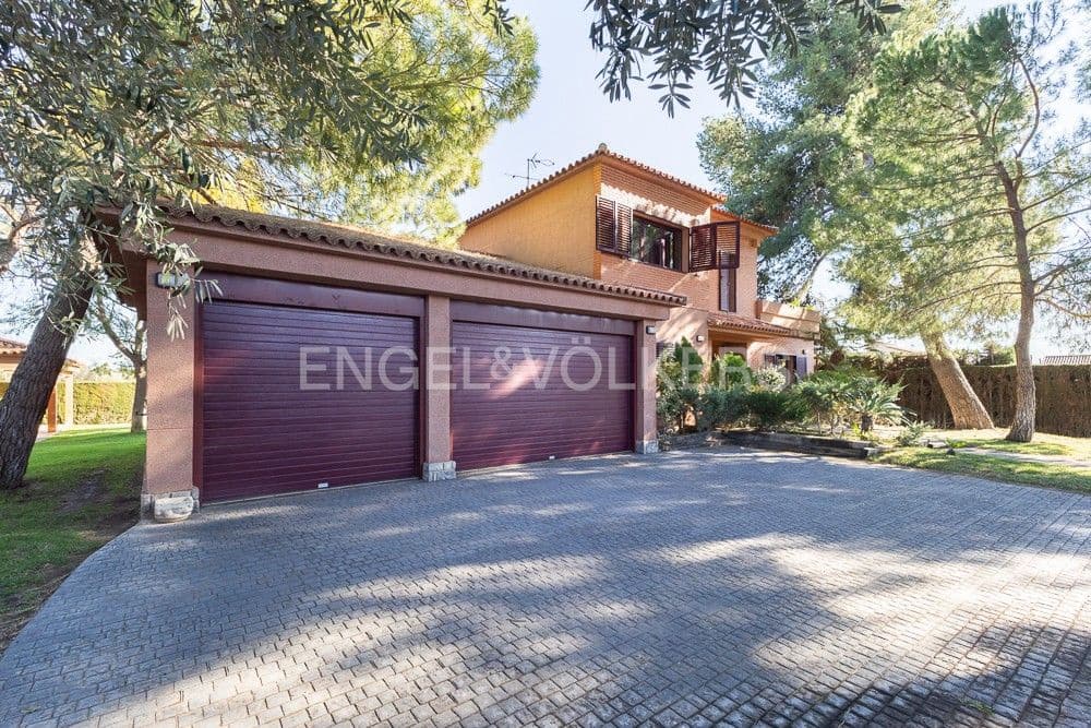 6 bedroom Villa for sale in La Pobla de Vallbona with pool garage - € 990,000 (Ref: 9080017)