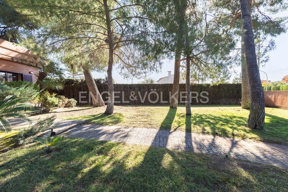 6 bedroom Villa for sale in La Pobla de Vallbona with pool garage - € 990,000 (Ref: 9080017)