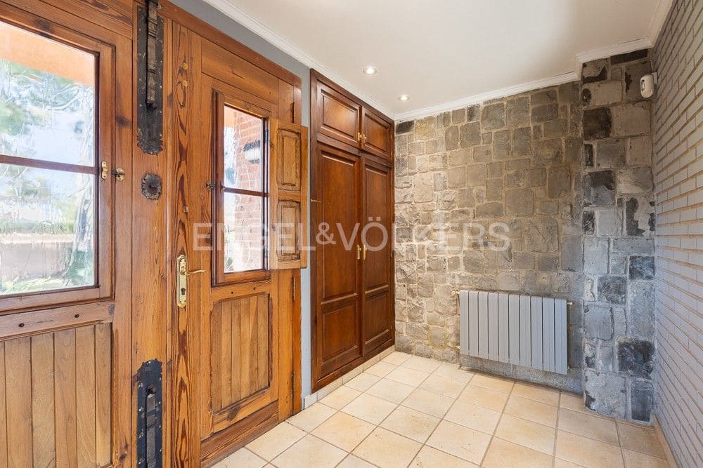 6 bedroom Villa for sale in La Pobla de Vallbona with pool garage - € 990,000 (Ref: 9080017)