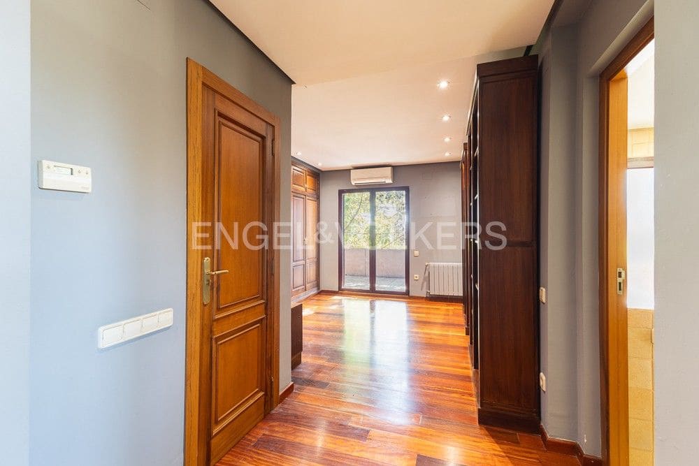 6 bedroom Villa for sale in La Pobla de Vallbona with pool garage - € 990,000 (Ref: 9080017)