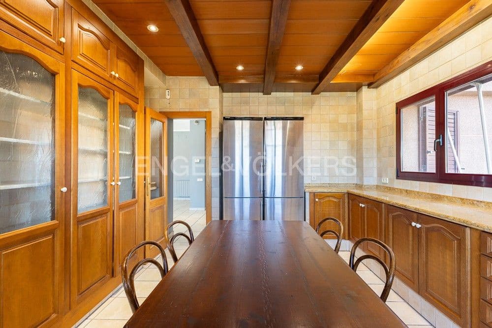 6 bedroom Villa for sale in La Pobla de Vallbona with pool garage - € 990,000 (Ref: 9080017)