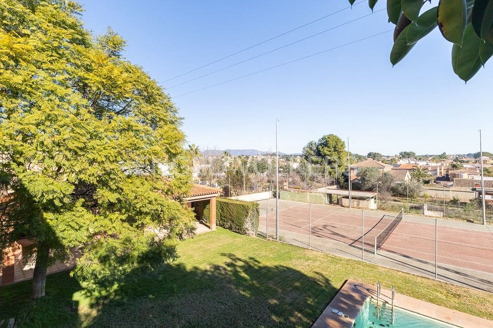 6 bedroom Villa for sale in La Pobla de Vallbona with pool garage - € 990,000 (Ref: 9080017)
