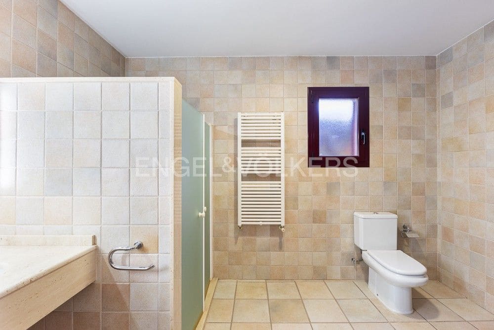 6 bedroom Villa for sale in La Pobla de Vallbona with pool garage - € 990,000 (Ref: 9080017)