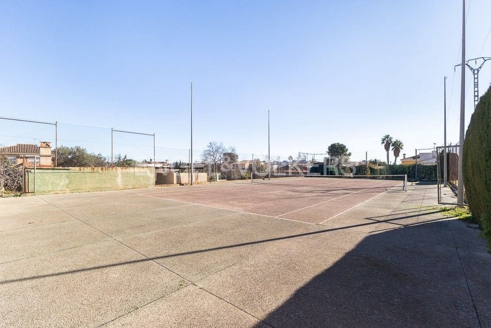 6 bedroom Villa for sale in La Pobla de Vallbona with pool garage - € 990,000 (Ref: 9080017)