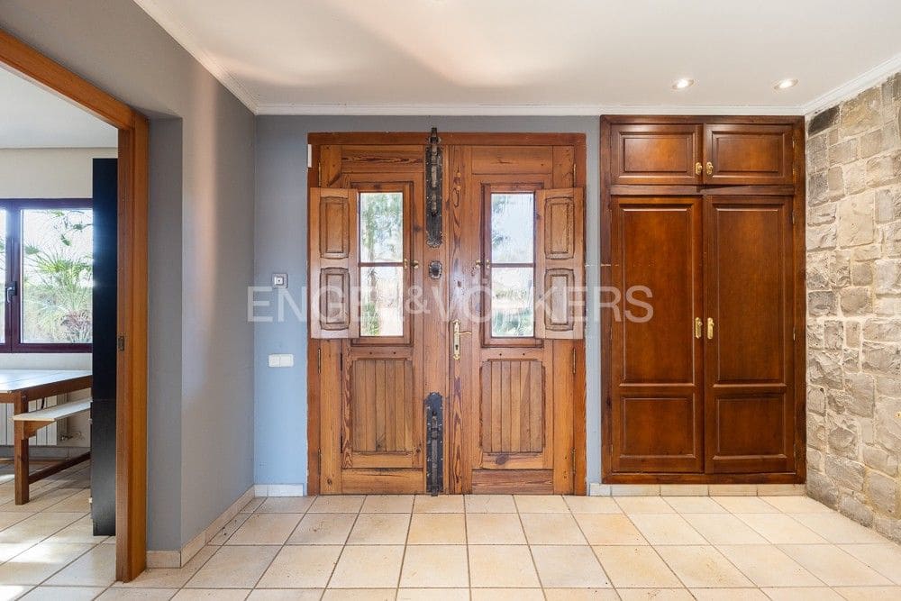 6 bedroom Villa for sale in La Pobla de Vallbona with pool garage - € 990,000 (Ref: 9080017)