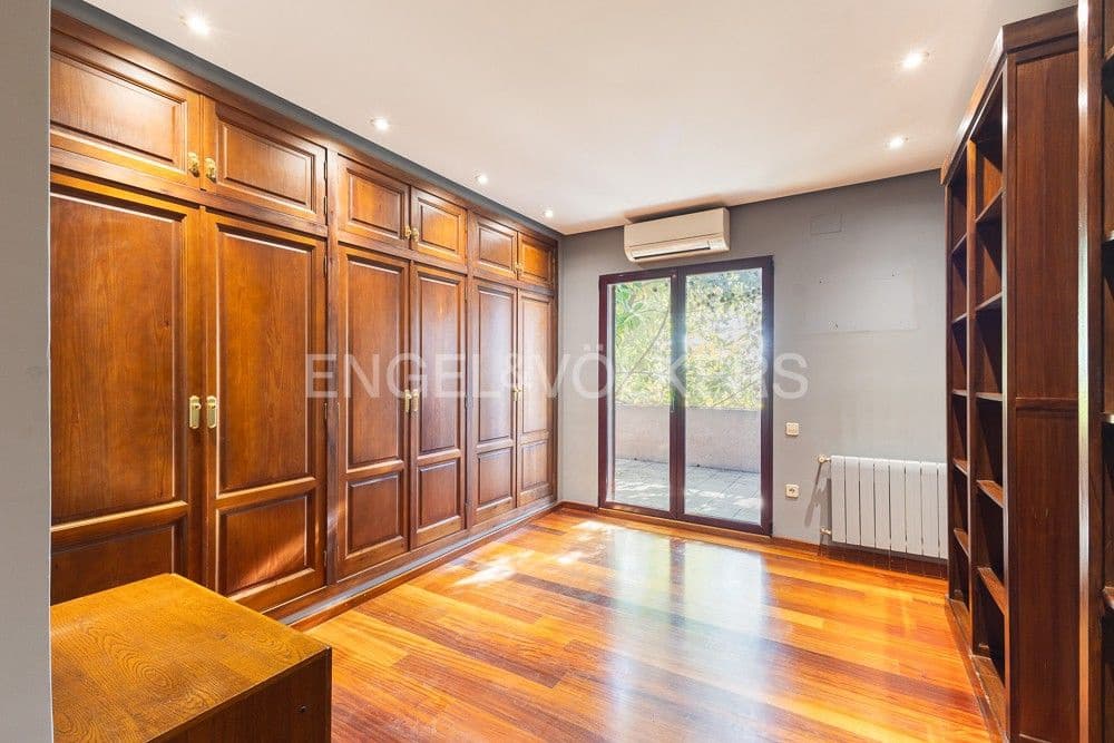 6 bedroom Villa for sale in La Pobla de Vallbona with pool garage - € 990,000 (Ref: 9080017)