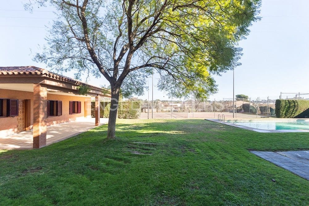 6 bedroom Villa for sale in La Pobla de Vallbona with pool garage - € 990,000 (Ref: 9080017)