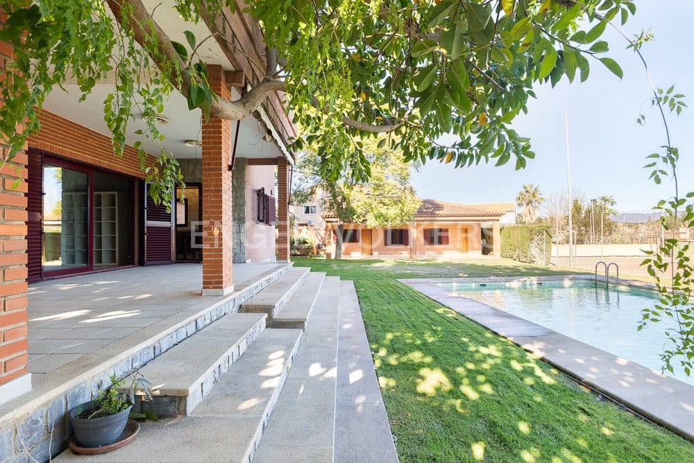 6 bedroom Villa for sale in La Pobla de Vallbona with pool garage - € 990,000 (Ref: 9080017)