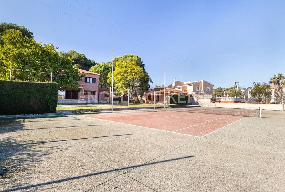 6 bedroom Villa for sale in La Pobla de Vallbona with pool garage - € 990,000 (Ref: 9080017)