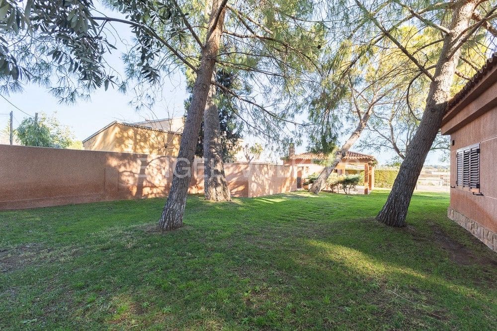 6 bedroom Villa for sale in La Pobla de Vallbona with pool garage - € 990,000 (Ref: 9080017)