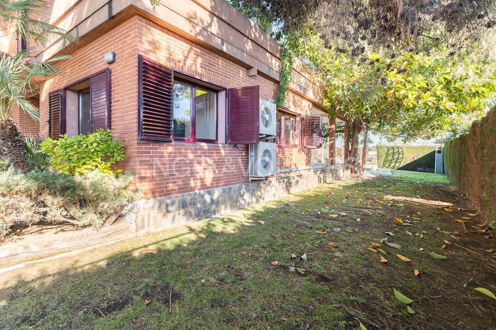 6 bedroom Villa for sale in La Pobla de Vallbona with pool garage - € 990,000 (Ref: 9080017)