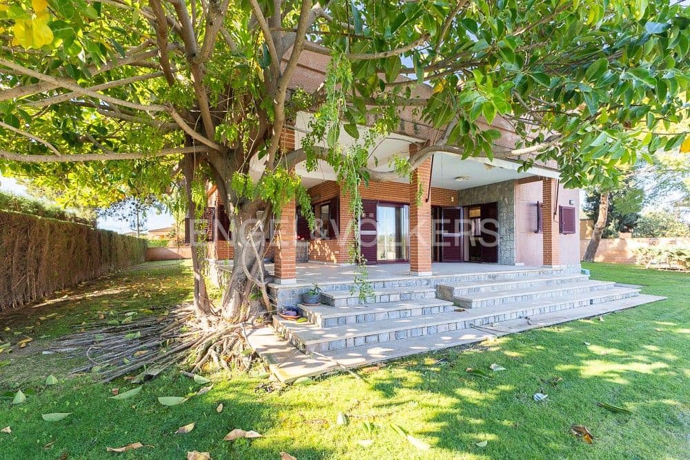 6 bedroom Villa for sale in La Pobla de Vallbona with pool garage - € 990,000 (Ref: 9080017)