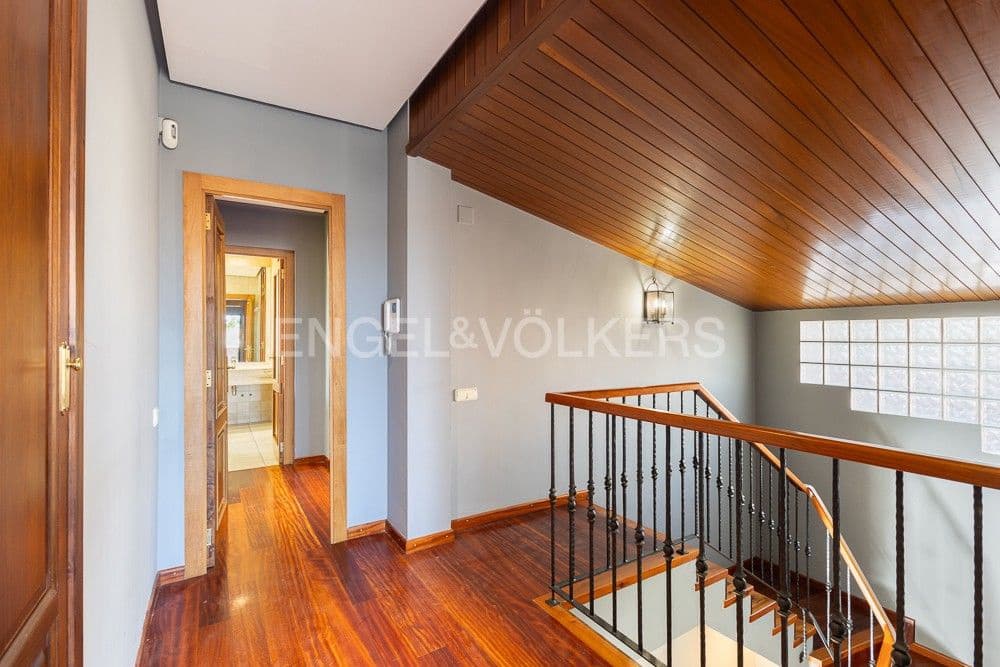 6 bedroom Villa for sale in La Pobla de Vallbona with pool garage - € 990,000 (Ref: 9080017)