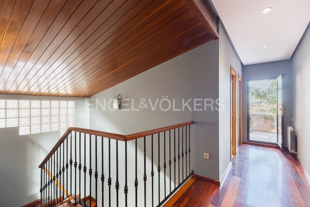 6 bedroom Villa for sale in La Pobla de Vallbona with pool garage - € 990,000 (Ref: 9080017)
