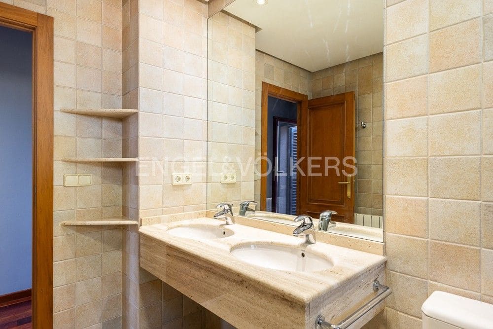 6 bedroom Villa for sale in La Pobla de Vallbona with pool garage - € 990,000 (Ref: 9080017)