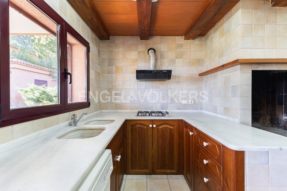 6 bedroom Villa for sale in La Pobla de Vallbona with pool garage - € 990,000 (Ref: 9080017)
