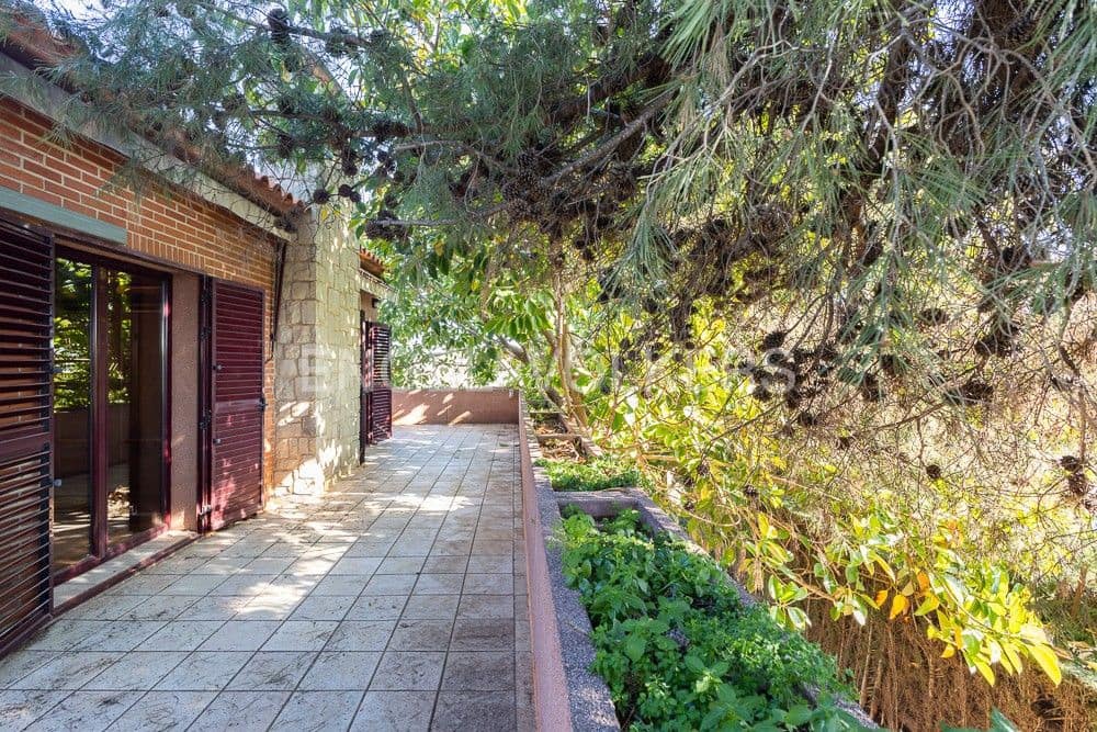 6 bedroom Villa for sale in La Pobla de Vallbona with pool garage - € 990,000 (Ref: 9080017)