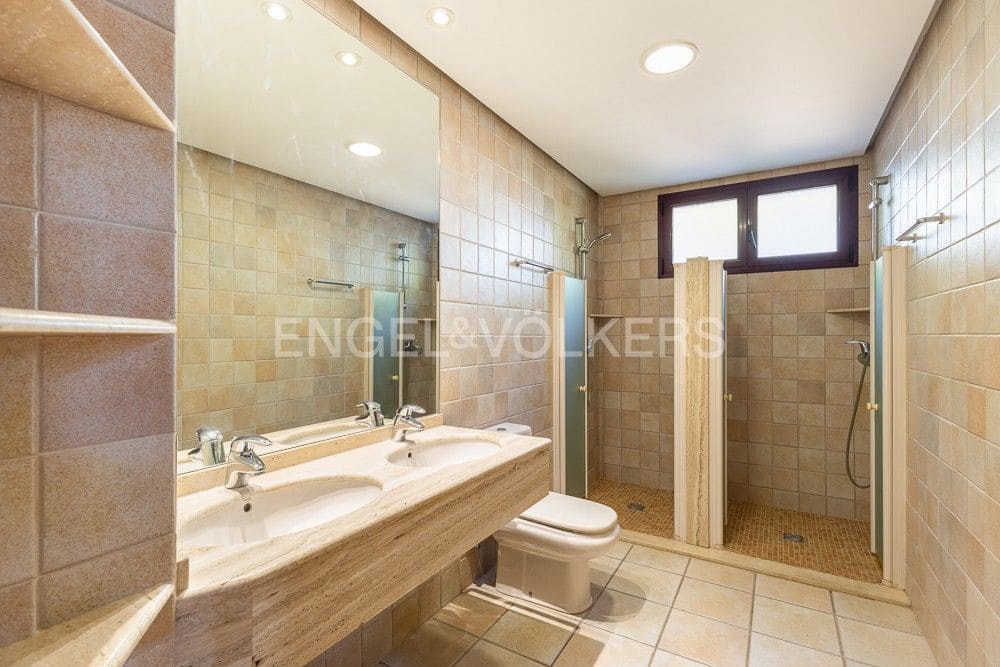 6 bedroom Villa for sale in La Pobla de Vallbona with pool garage - € 990,000 (Ref: 9080017)