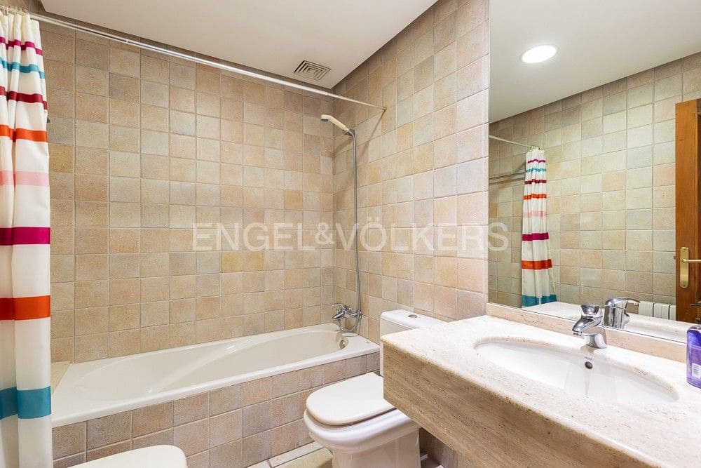 6 bedroom Villa for sale in La Pobla de Vallbona with pool garage - € 990,000 (Ref: 9080017)