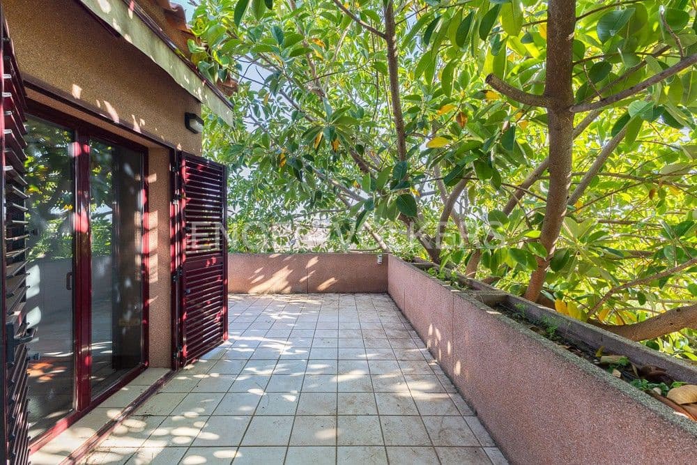 6 bedroom Villa for sale in La Pobla de Vallbona with pool garage - € 990,000 (Ref: 9080017)