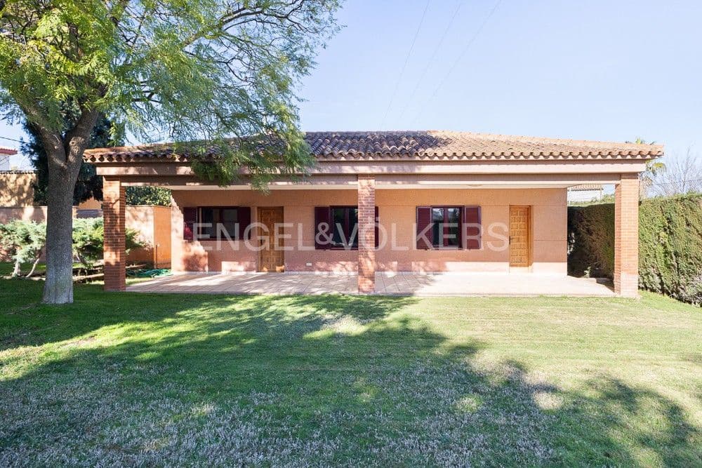 6 bedroom Villa for sale in La Pobla de Vallbona with pool garage - € 990,000 (Ref: 9080017)