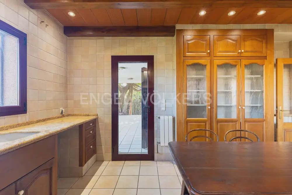 6 bedroom Villa for sale in La Pobla de Vallbona with pool garage - € 990,000 (Ref: 9080017)